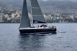 Madeira: Iate de luxo e passeio de barco à vela ao pôr do sol