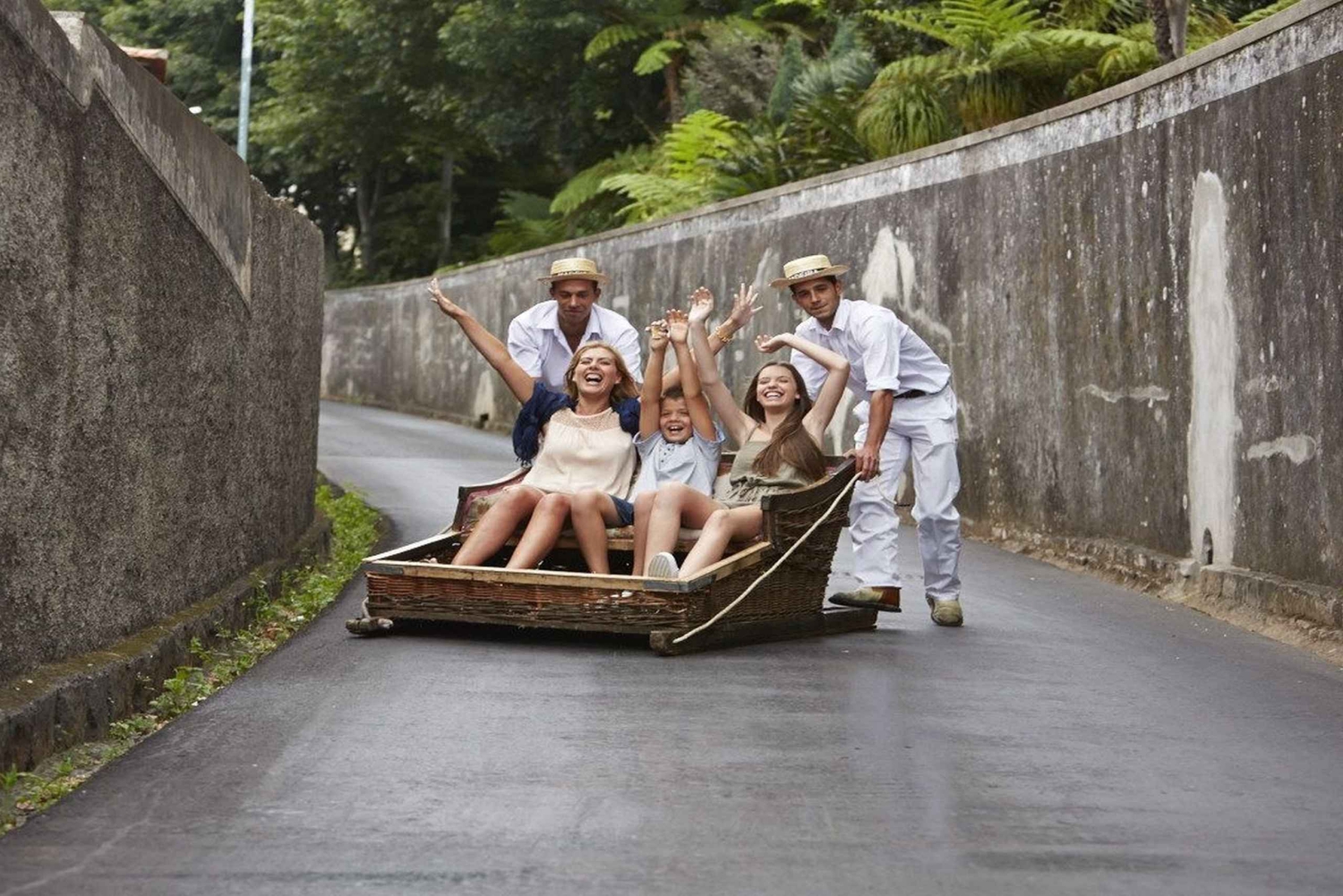 Madeira: Passeio Turístico ao Monte e Passeio de Trenó