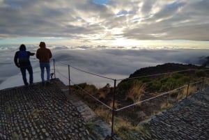 Madera: Wycieczka na wschód słońca z przewodnikiem po Pico Ruivo z odbiorem z hotelu