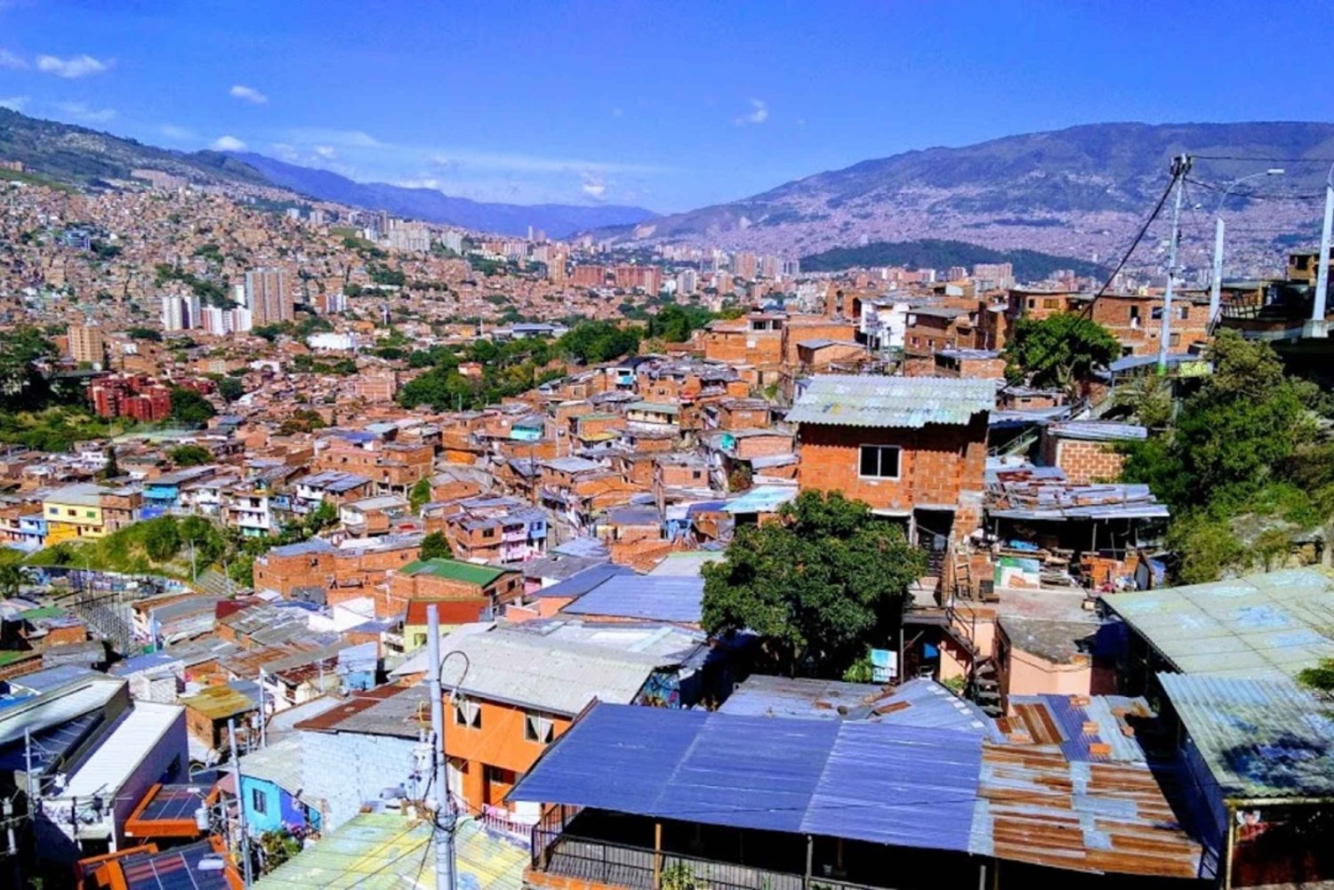 Medellín: Private Pablo Escobar and Comuna 13 Tour