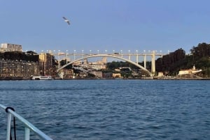 Porto: 6 siltaa -risteily portviinin maistajaisilla ja auringonlaskun katseluvaihtoehdolla