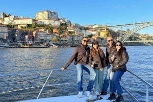 Porto: 6 Bridges Yacht Cruise med vin og snacks
