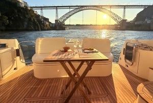 Porto: 6 Bridges Yacht Cruise med vin og snacks