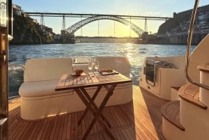 Porto: 6 Bridges Yacht Cruise med vin og snacks