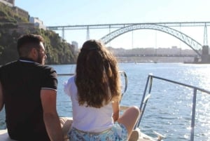 Porto: 6 Bridges Yacht Cruise med vin og snacks