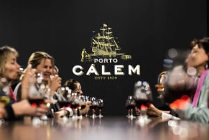 Oporto: Visita a la Bodega de Cálem, Museo Interactivo y Cata de Vinos