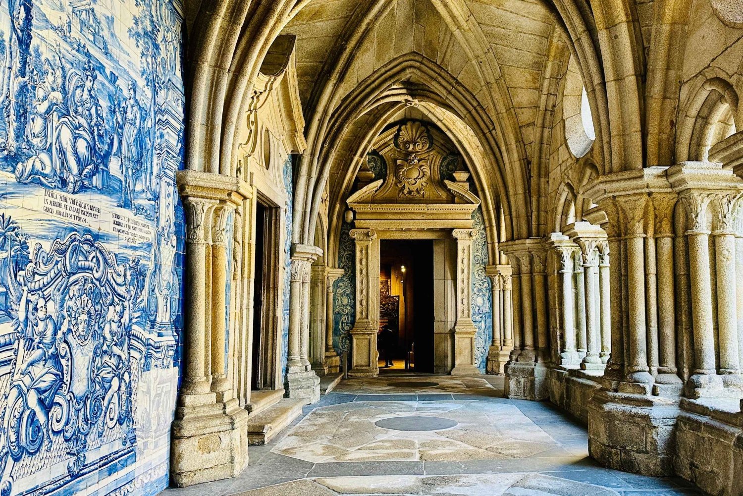 Visite guidée de la cathédrale de Porto avec billets d'entrée