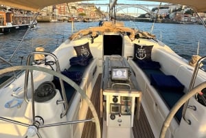 Porto: Charmante Zeilboottocht met Havenwijn, Optie Zonsondergang