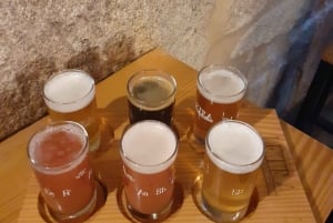Porto: Degustação de cerveja artesanal com petiscos locais