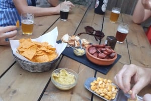 Porto: Degustação de cerveja artesanal com petiscos locais