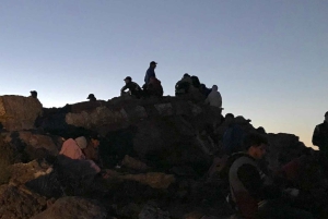 Ночная прогулка с гидом, чтобы насладиться восходом солнца на горе Марао