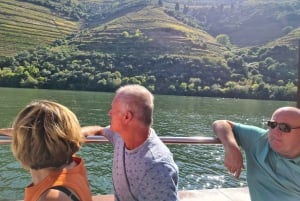 Porto: Tur til Douro-dalen med 2 vingårde, frokost og krydstogt