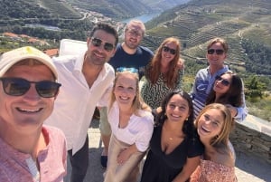 Porto: Tur i Douro-dalen med 3 smagninger, frokost og opt. Krydstogt