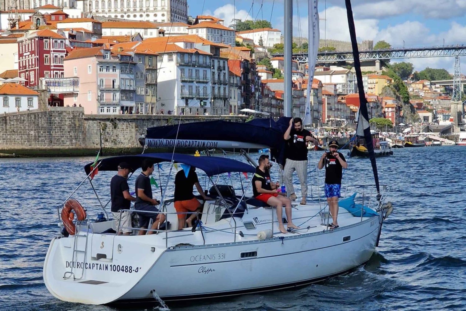 Porto: Festa esclusiva a bordo di un'incantevole barca a vela con aperitivo