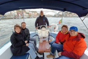 Porto: Festa esclusiva a bordo di un'incantevole barca a vela con aperitivo