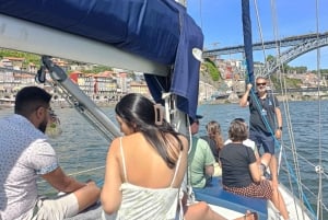 Porto: Festa esclusiva a bordo di un'incantevole barca a vela con aperitivo