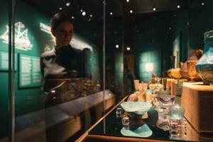 Porto: Fonseca Cellar Tour & 1 WOW Museum