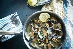Porto: Food and Wine tasting tour in HIDDEN GEMS