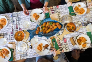 Oporto: Tour a pie de degustación de comida y vino con la Cueva del Vino de Oporto