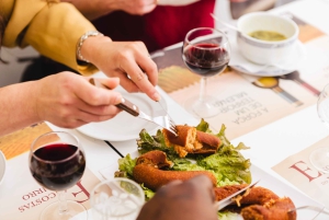 Oporto: Tour a pie de degustación de comida y vino con la Cueva del Vino de Oporto