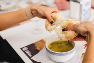 Oporto: Tour a pie de degustación de comida y vino con la Cueva del Vino de Oporto