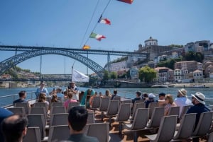 Porto: tour guidato in tuk-tuk e crociera opzionale sul fiume Douro