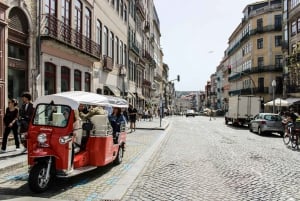 Porto: tour guidato in tuk-tuk e crociera opzionale sul fiume Douro