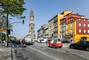 Porto: tour guidato in tuk-tuk e crociera opzionale sul fiume Douro