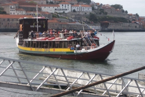 Excursão de meio dia a pé pelo Porto: Cruzeiro no Rio e Prova de Vinhos
