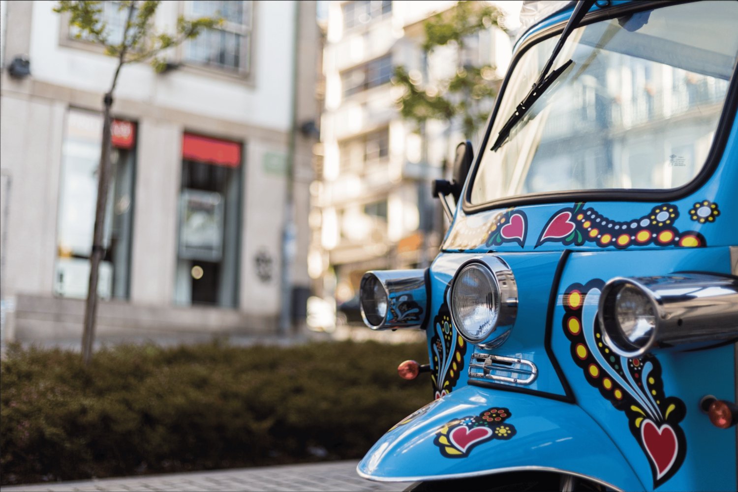 Porto: Historic Center Tuk-Tuk Tour