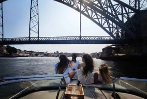Porto:Privat tur med båt 6 broar 1h30 grupppris upp till 6px