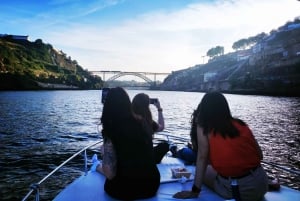 Porto:Privat tur med båt 6 broar 1h30 grupppris upp till 6px