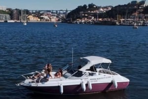 Porto:Privat tur med båt 6 broar 1h30 grupppris upp till 6px