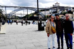 Porto: Yksityinen historiallisen keskustan kävelykierros ja degustointi