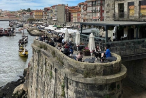 Porto: Yksityinen historiallisen keskustan kävelykierros ja degustointi