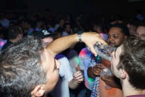 Porto: PubCrawl med 6 drinks + VIP-klubadgang