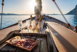 Porto San Paolo: Aperitivo al tramonto in crociera d'epoca a Tavolara
