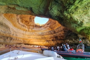 Portugal: 2 timers bådtur til Benagil-hulen