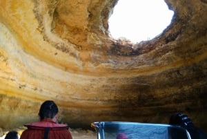 Portugal: 2 timers bådtur til Benagil-hulen