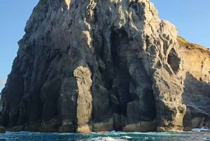 São Miguel: Auringonlaskun veneretki – kultainen valo, kalliot ja luolat