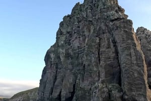 São Miguel: Auringonlaskun veneretki – kultainen valo, kalliot ja luolat