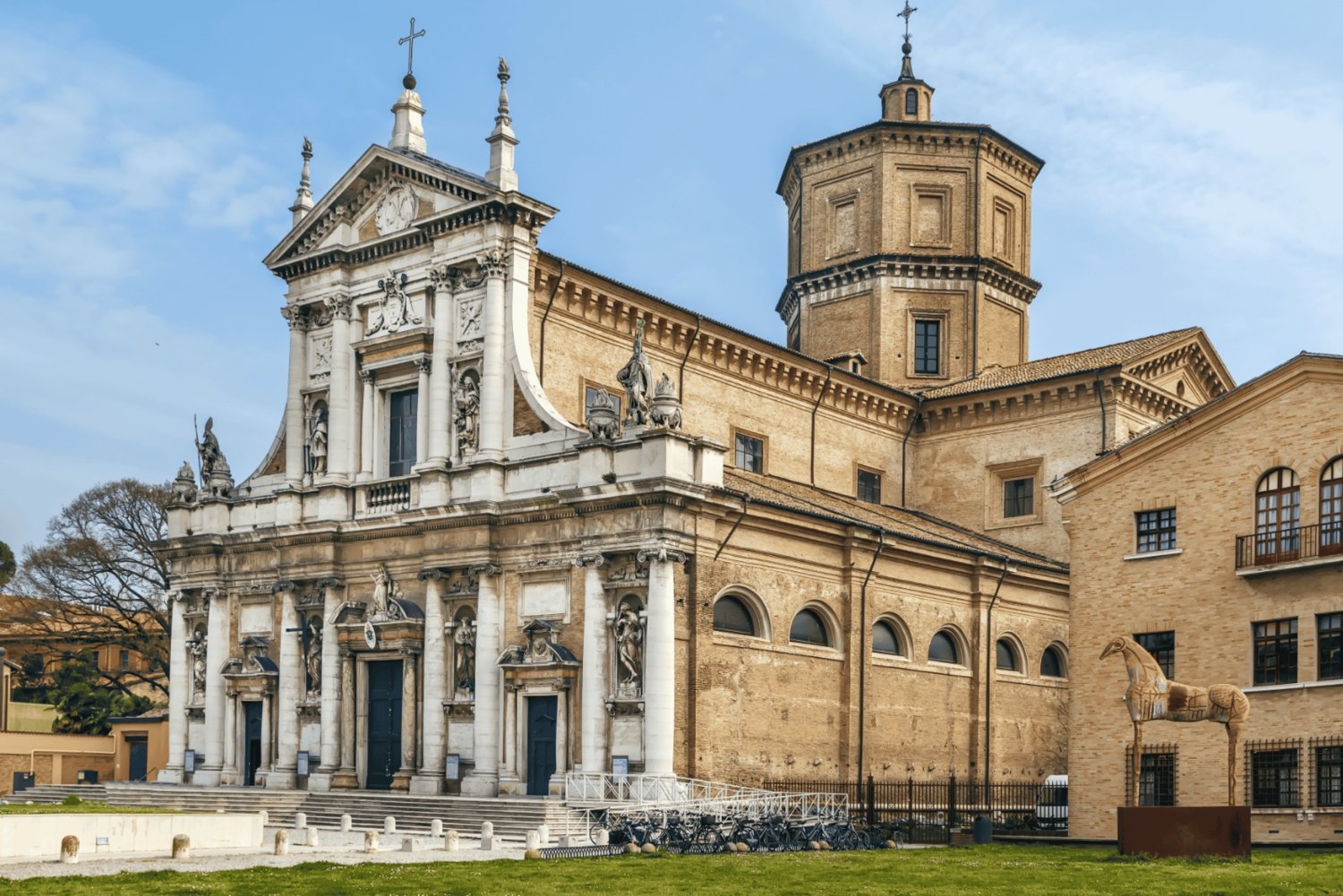 Santa Maria in Porto: entre milagros, misterios y leyendas.