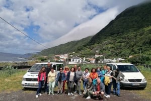 São Jorge Island Tour med tilvalg af snorkling og vandretur