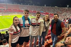 São Paulo: Osallistu jalkapallo-otteluun Sao Paulossa paikallisen kanssa.