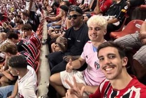 São Paulo: Osallistu jalkapallo-otteluun Sao Paulossa paikallisen kanssa.