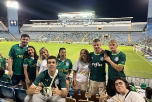 São Paulo: Osallistu jalkapallo-otteluun Sao Paulossa paikallisen kanssa.