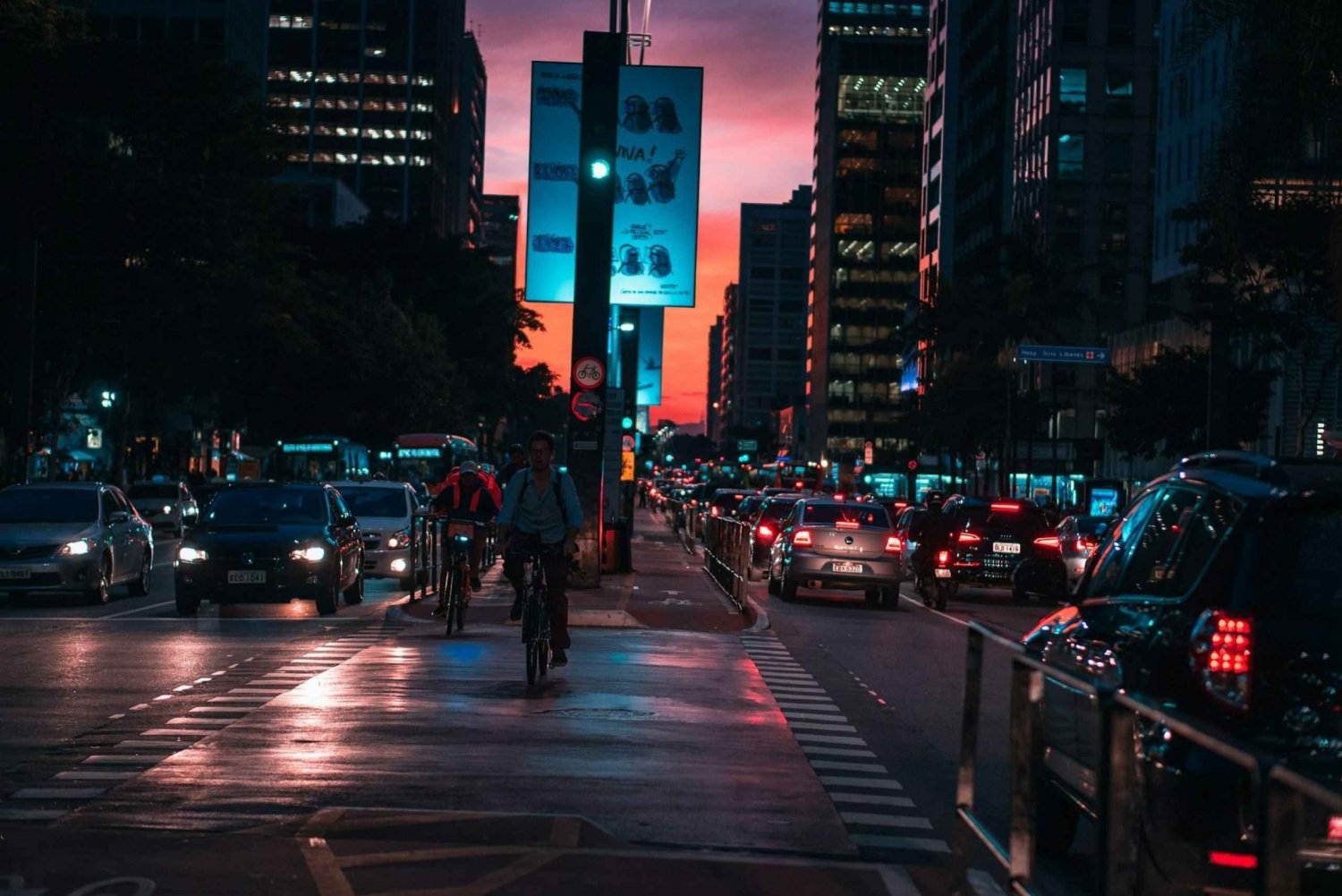 Sao Paulo: Paulo Paulo: Panoraamakierros yöllä ja grilliruokailu