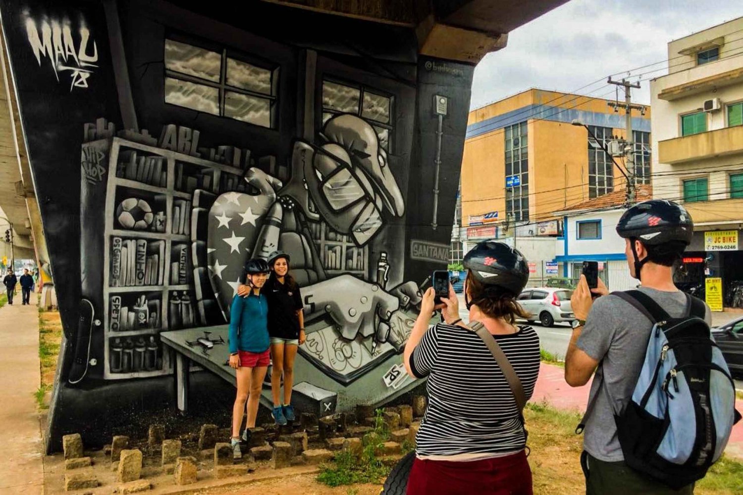 São Paulo: Passeio de bicicleta com arte de rua