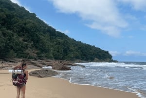 Travessia da Juatinga trekking on the green coast of Paraty