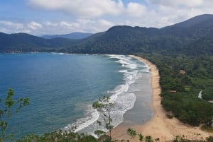 Travessia da Juatinga trekking on the green coast of Paraty